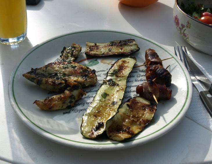 Gegrillte Hühnerfilets in Bärlauchmarinade