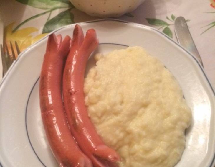 Frankfurter mit Erdäpfelpüree Frankfurter mit Erdäpfelpüree
