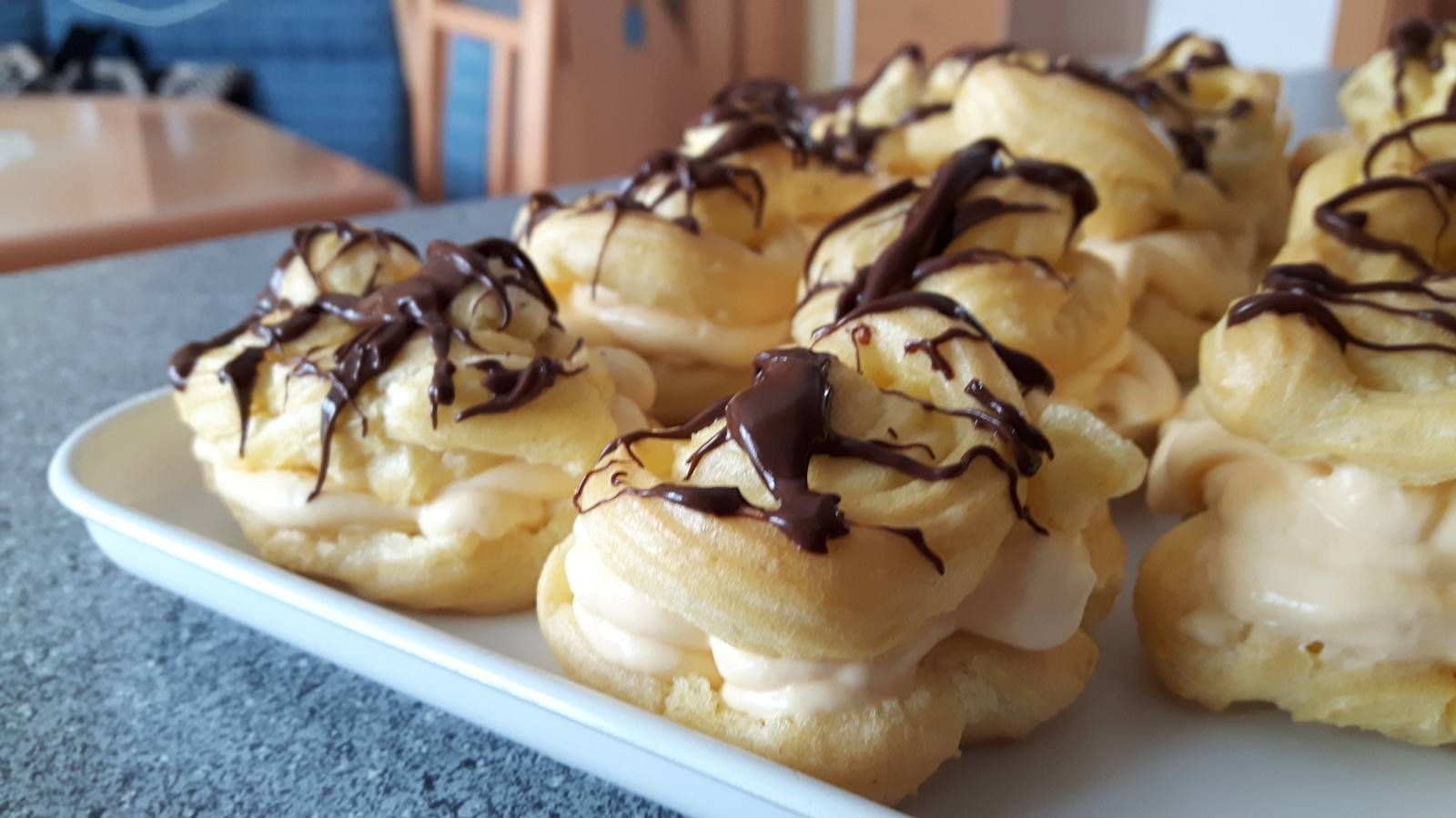 Brandteigkrapferl Rezept - ichkoche.at Brandteigkrapferl Rezept - ichkoche.at