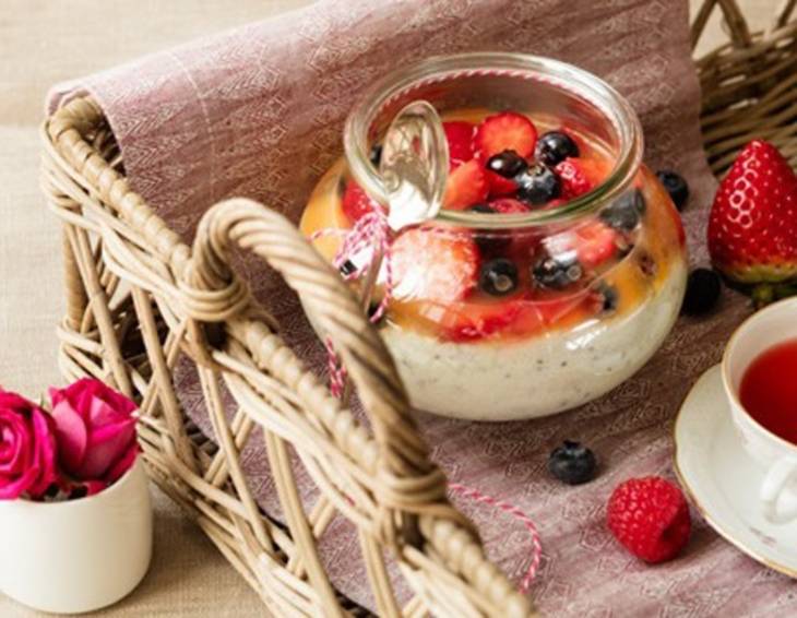 Grießbrei mit Chia-Samen und Beeren