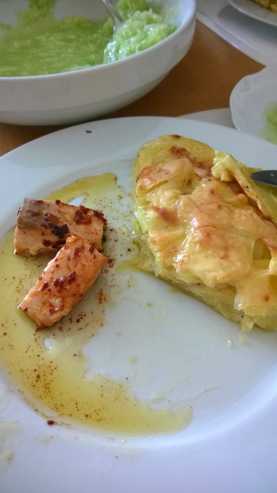 Honig-Chili Lachs mit Kartoffelgratin