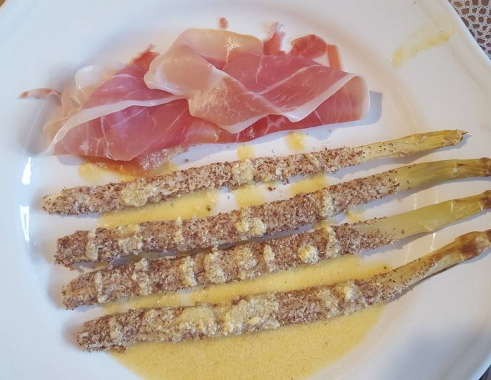 Spargel in Mandelpanier Spargel in Mandelpanier