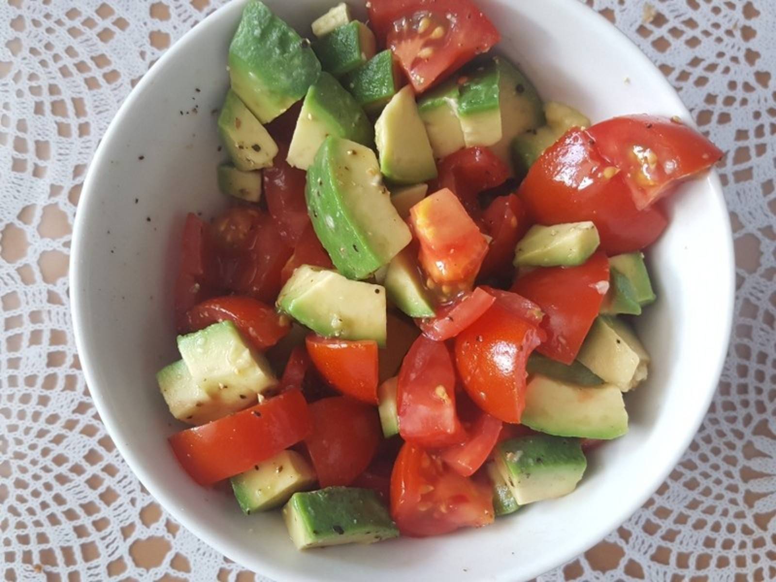 Tomaten-Avocado Salat