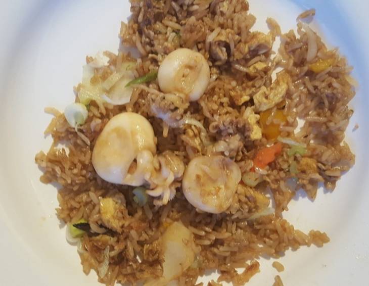 Asiatischer Reis mit Baby Calamari Asiatischer Reis mit Baby Calamari