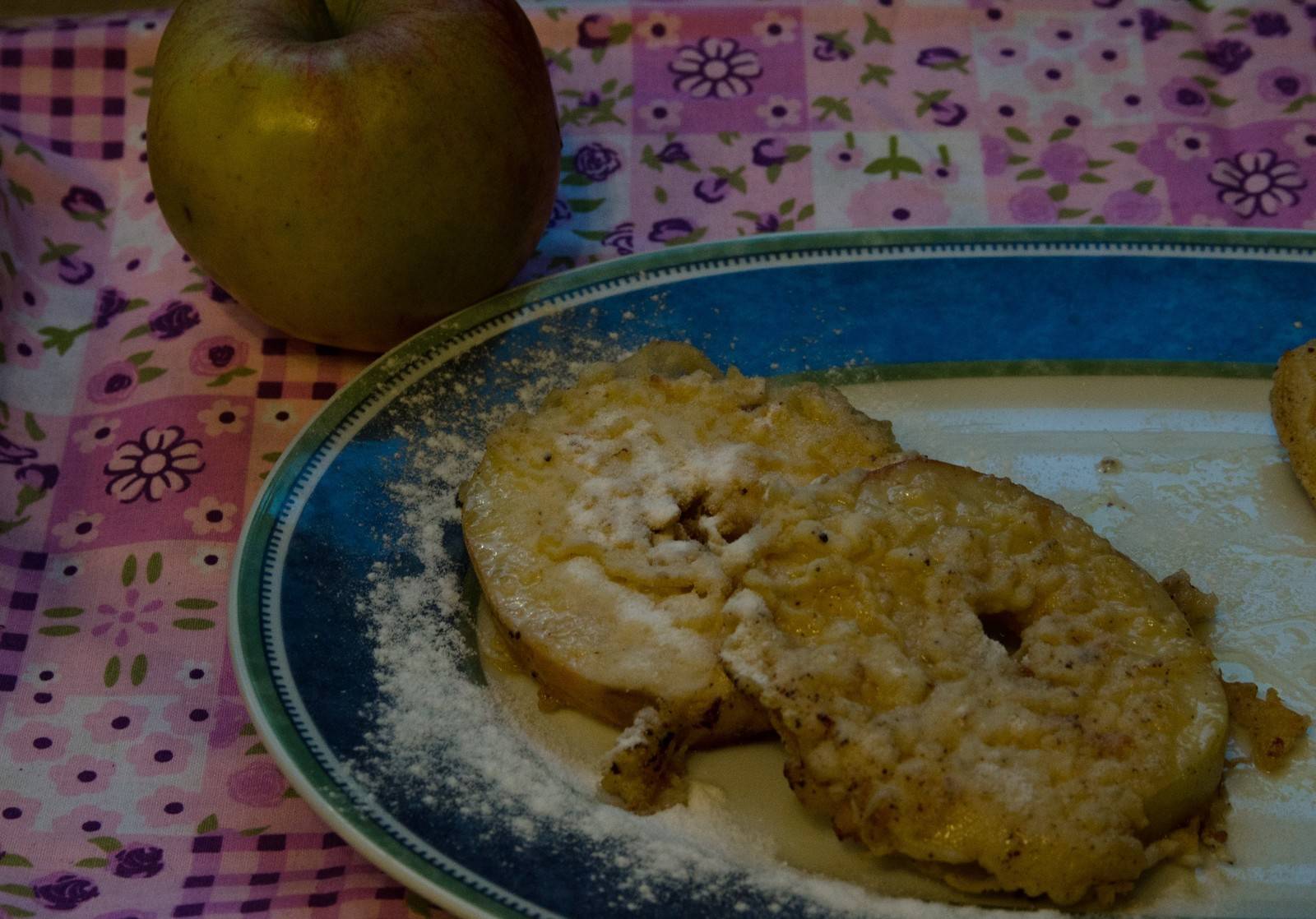 Gebackene Apfelspalten Rezept - ichkoche.de Gebackene Apfelspalten Rezept - ichkoche.de