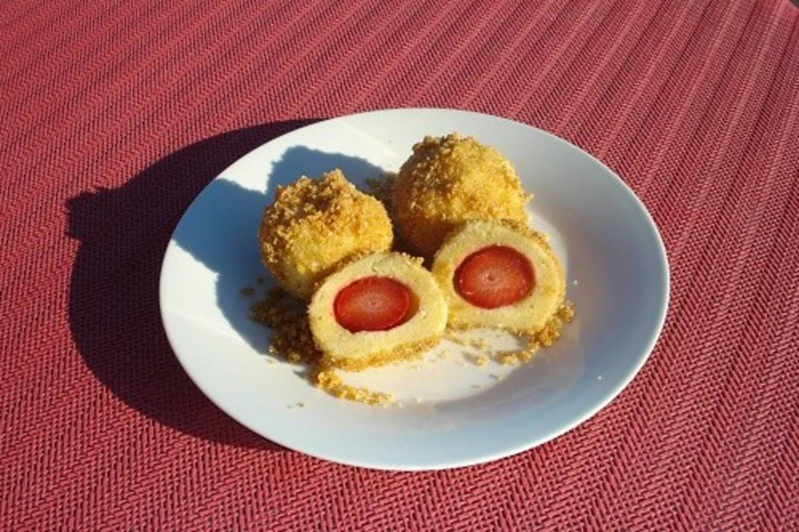 Flaumige Erdbeerknödel