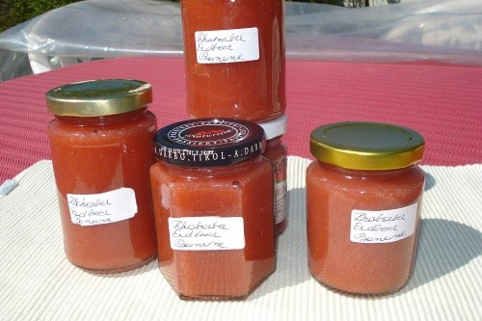 Rhabarber-Erdbeer-Bananen-Marmelade