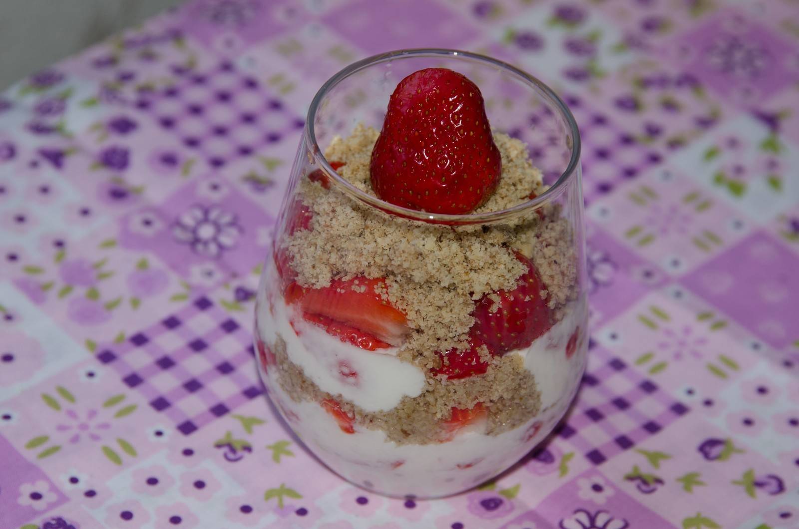 Erdbeer Schichtspeise Rezept - ichkoche.ch Erdbeer Schichtspeise Rezept - ichkoche.ch