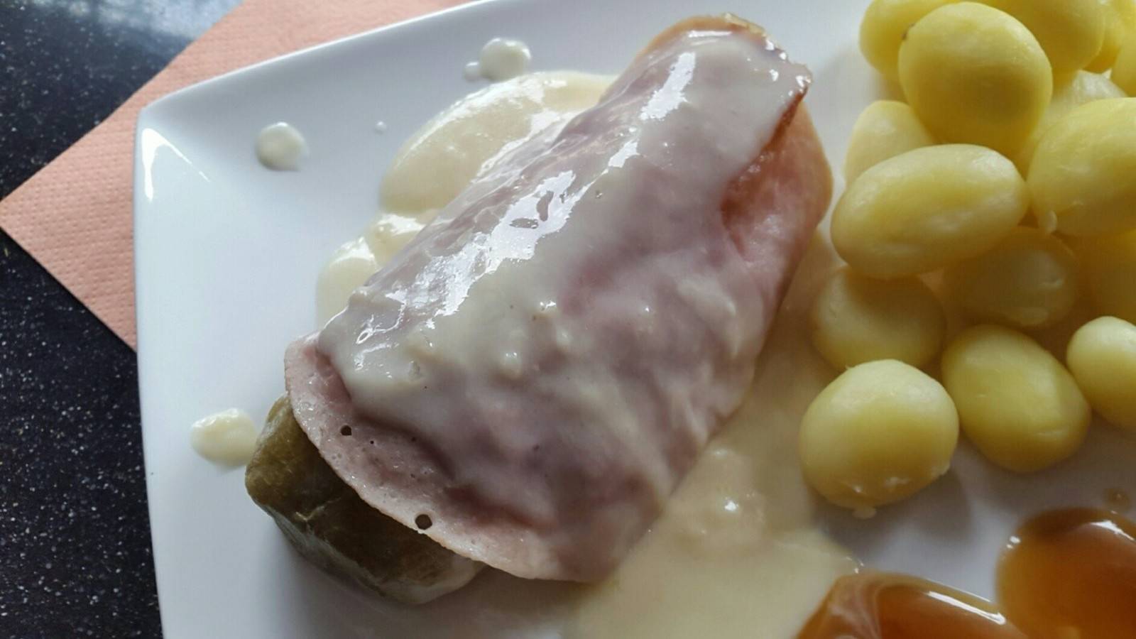 Gebackener Chicorée mit Ziegenkäse und Schinken