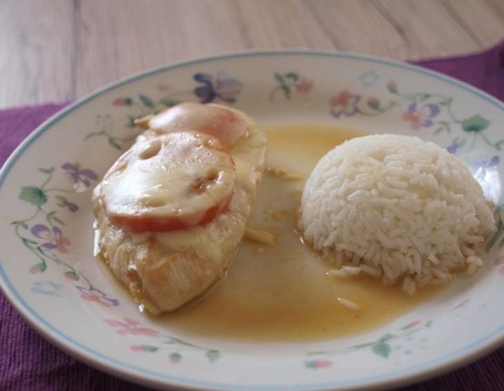 Hühnerschnitzel mit Tomaten und Käse Hühnerschnitzel mit Tomaten und Käse