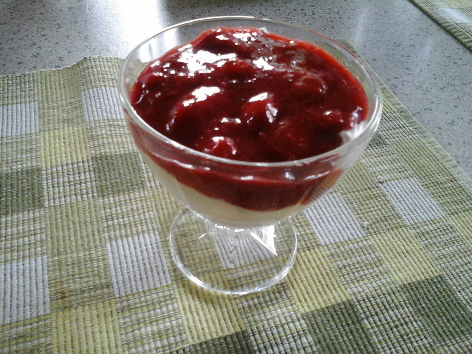 Erdbeer-Vanilledessert