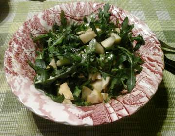 Rucola-Birnen Salat mit Camembert