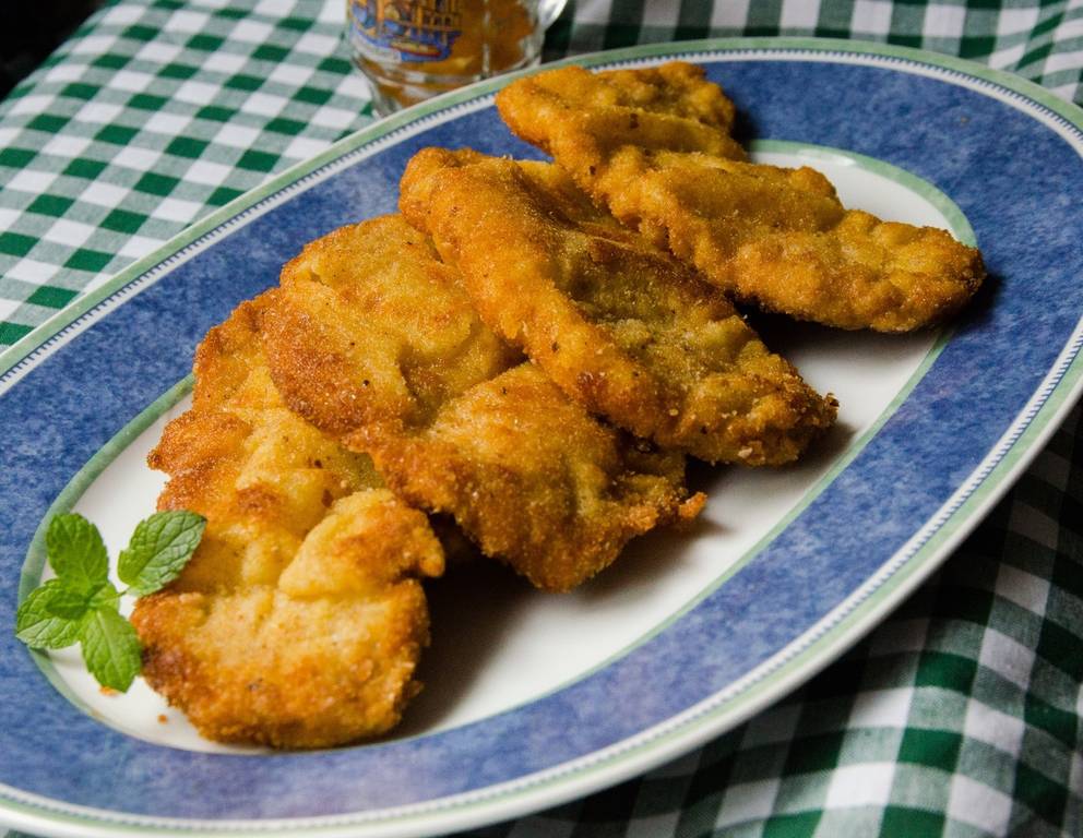 Souffliertes Rehschnitzel auf Wiener Art Souffliertes Rehschnitzel auf Wiener Art