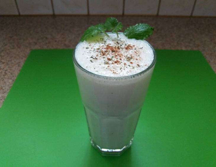 Erfrischende Bananenbuttermilch Erfrischende Bananenbuttermilch