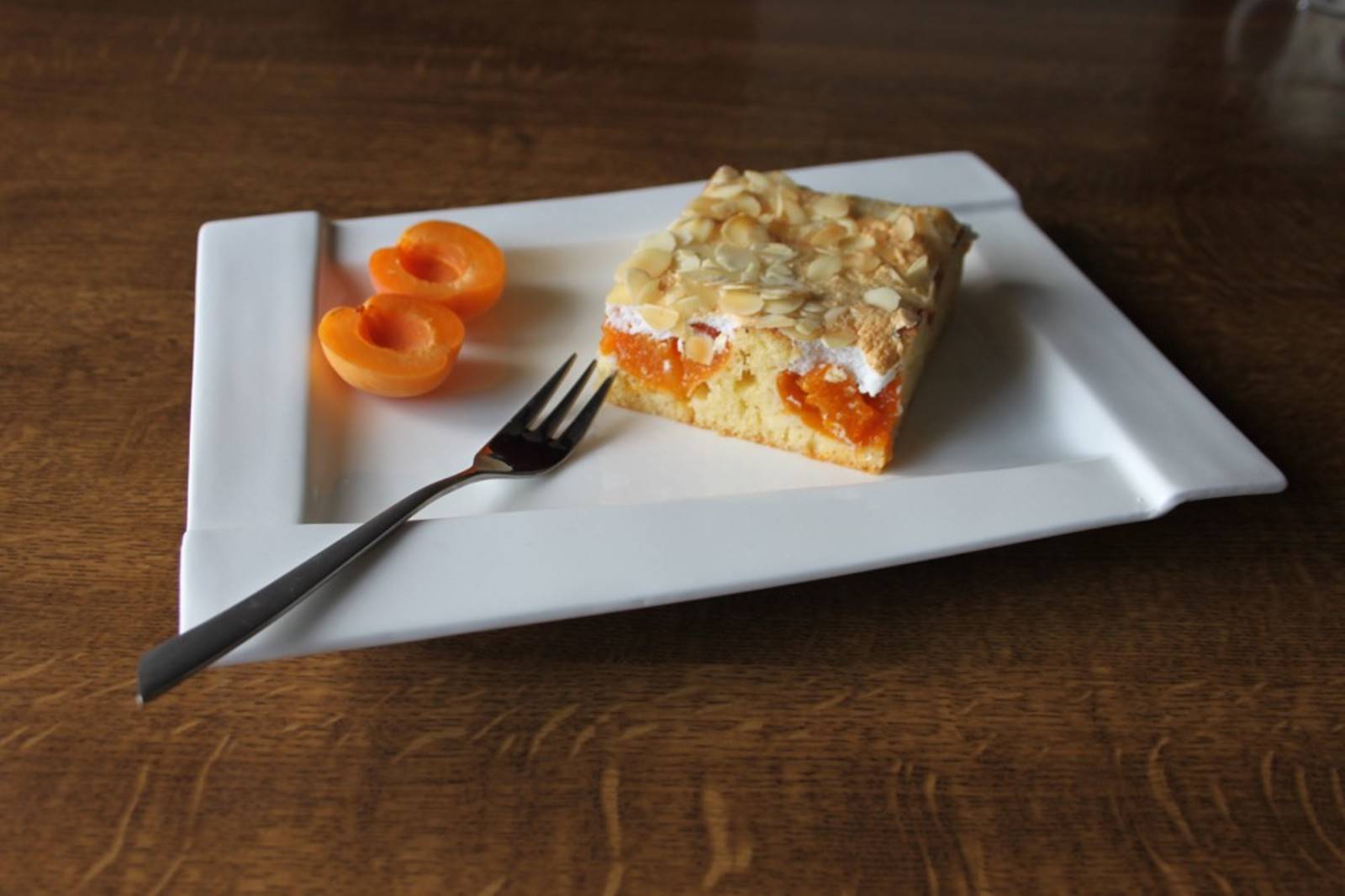 Marillenkuchen mit Kokosbaiser Rezept - ichkoche.at Marillenkuchen mit Kokosbaiser Rezept - ichkoche.at