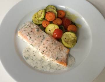 Lachsfilet in Kokossauce mit Ofengemüse Lachsfilet in Kokossauce mit Ofengemüse