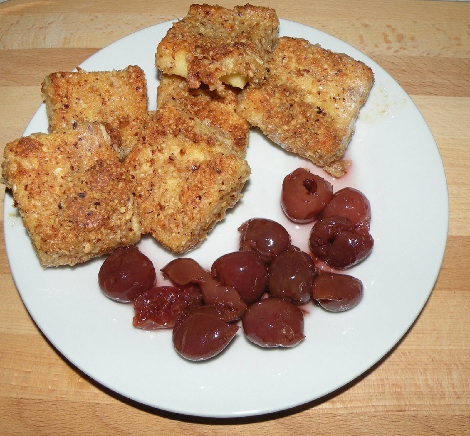 Polentaschnitten mit Kirschkompott