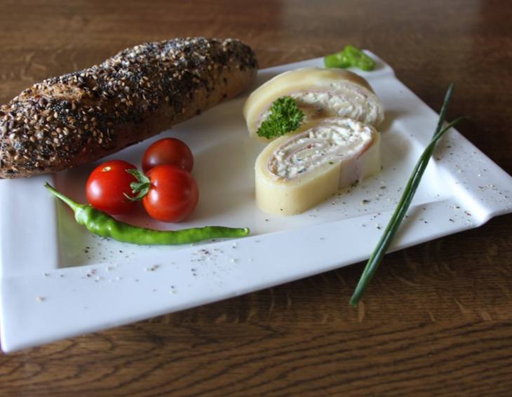Burgenländische Käseroulade Burgenländische Käseroulade