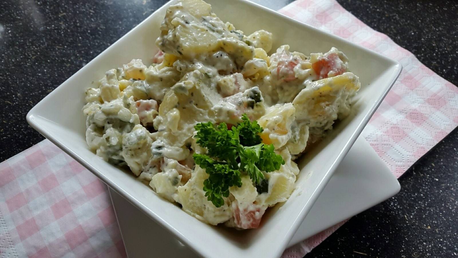 Erdäpfelsalat mit Gurke und Papaya