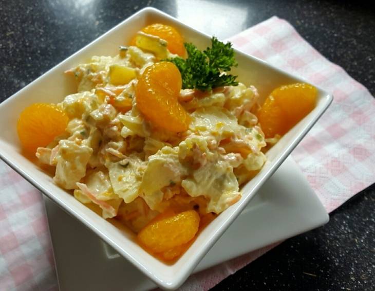 Erdäpfelsalat mit Karotten und Mandarinen