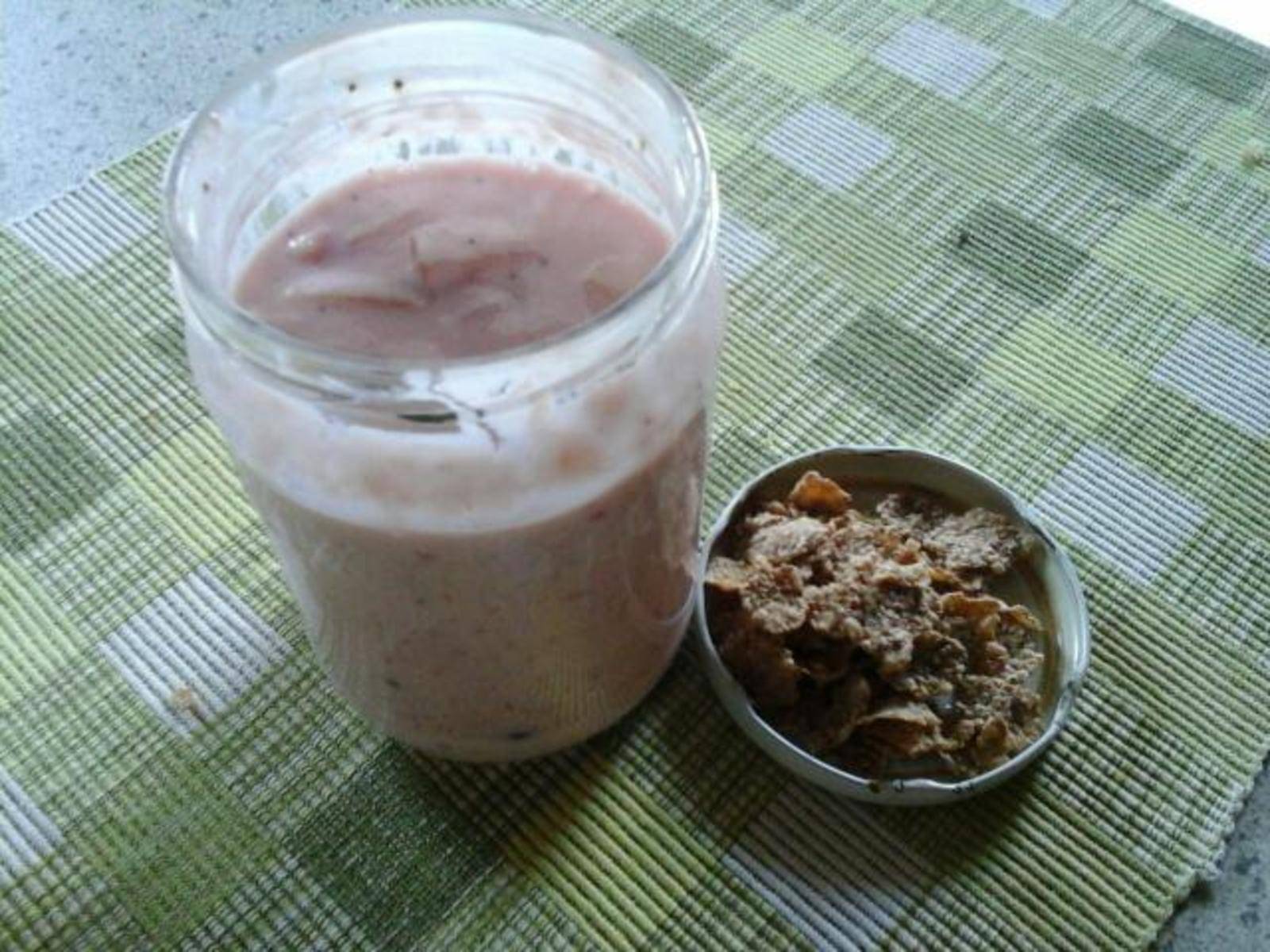 Erdbeer-Fruchjoghurt mit Crunch