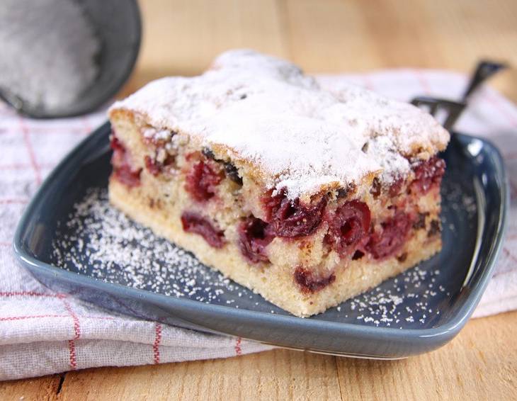 Kirsch-Blechkuchen Kirsch-Blechkuchen