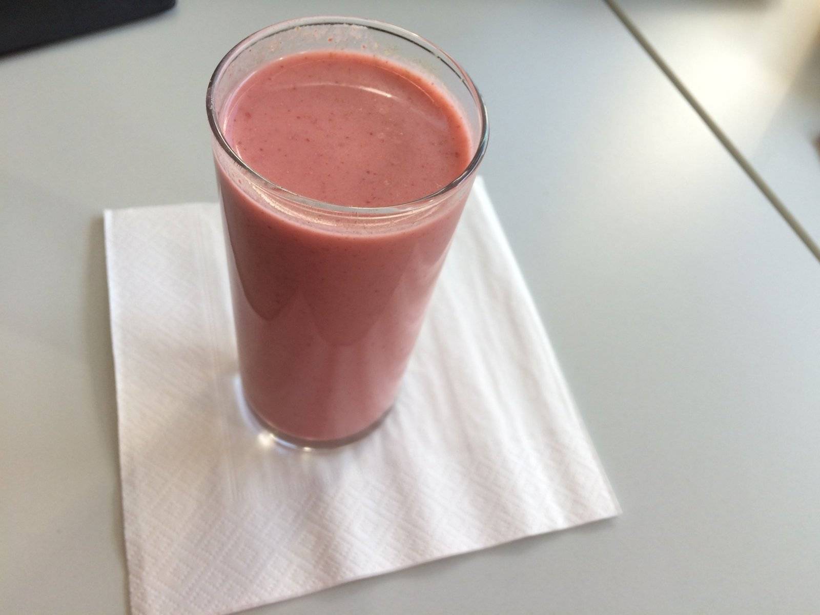 Himbeer-Erdbeer-Kokos-Smoothie