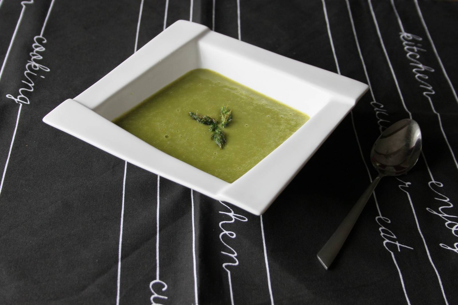 Grüne Spargelsuppe Rezept - ichkoche.ch