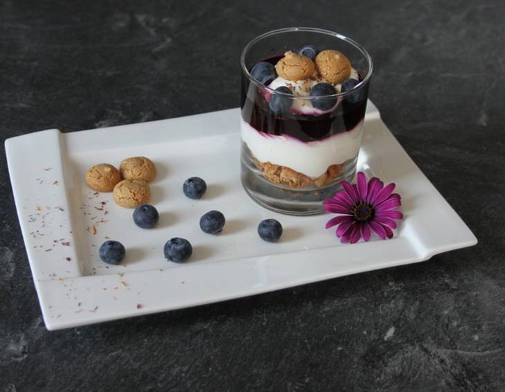 Heidelbeer-Amarettini-Dessert Heidelbeer-Amarettini-Dessert