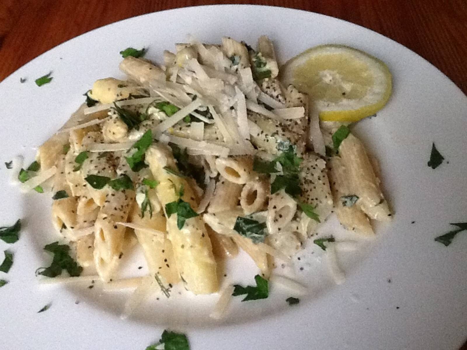 Pasta mit Spargel und Zitronen-Käsesauce