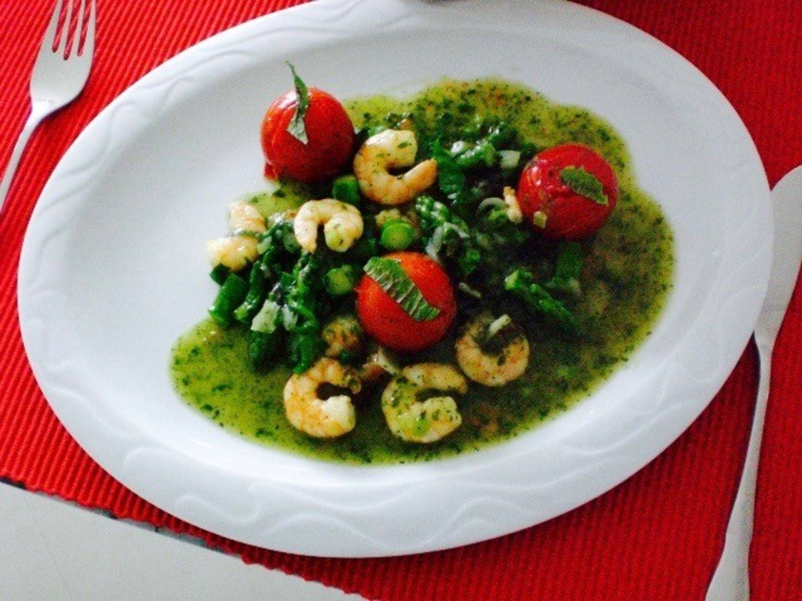 Garnelen mit grünem Spargel und Blutsauerampfer Rezept - ichkoche.at Garnelen mit grünem Spargel und Blutsauerampfer Rezept - ichkoche.at