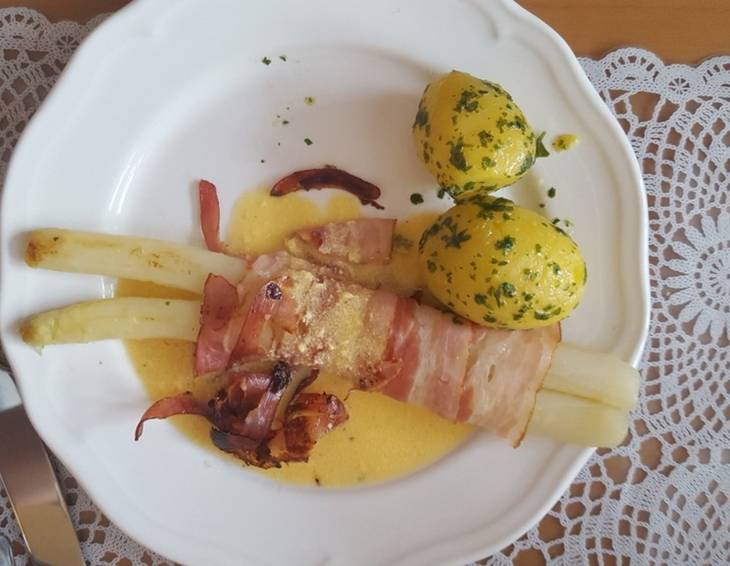 Spargel im Speckmantel