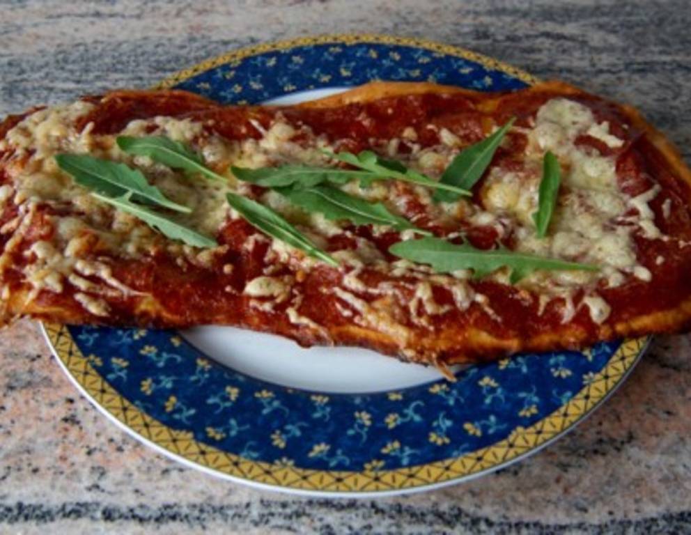 Schinken-Salami-Feta-Pizza Schinken-Salami-Feta-Pizza