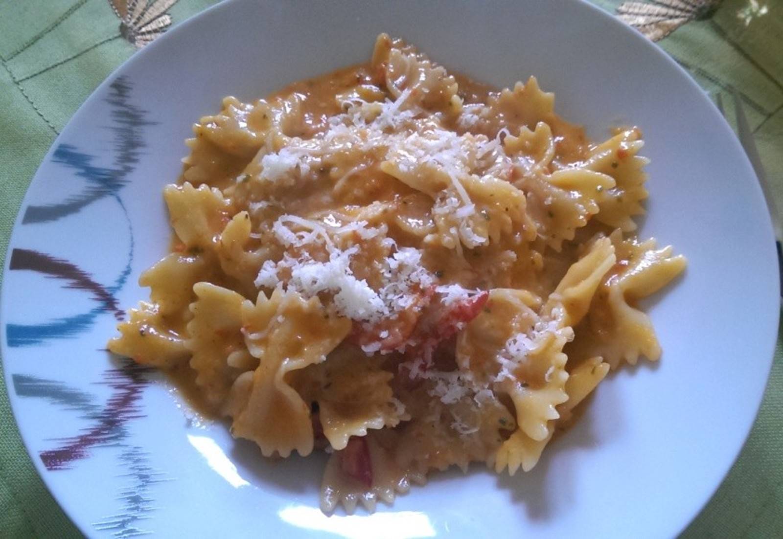 Farfalle in Paprikarahmsauce