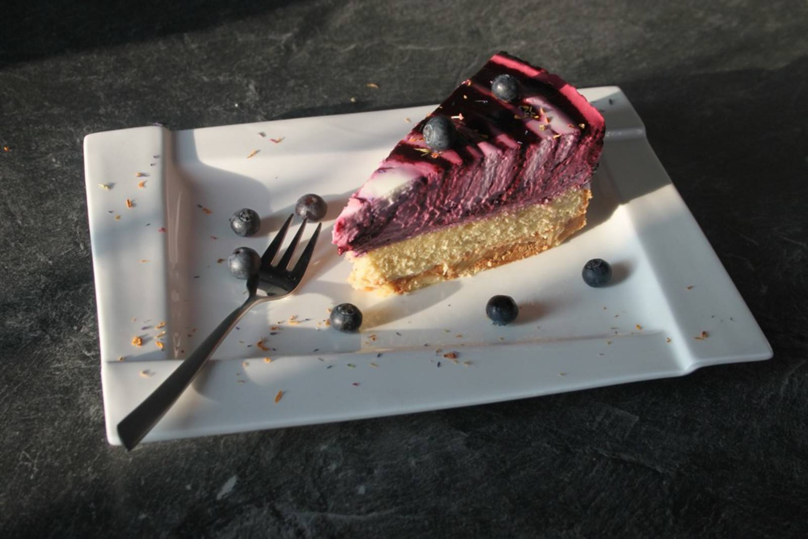 Heidelbeertorte mit Crunchy-Boden Rezept - ichkoche.de