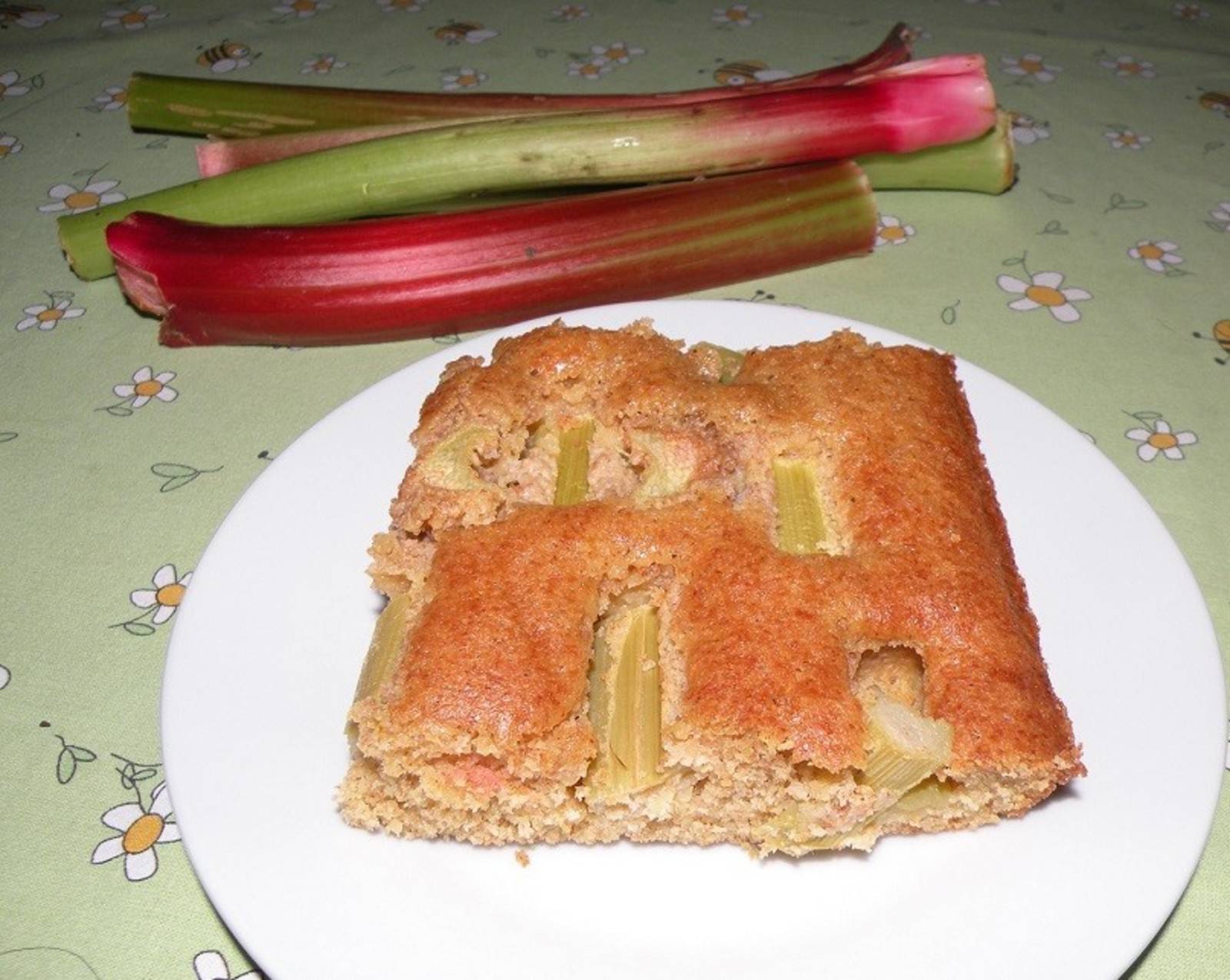 Veganer Dinkel-Rhabarberkuchen