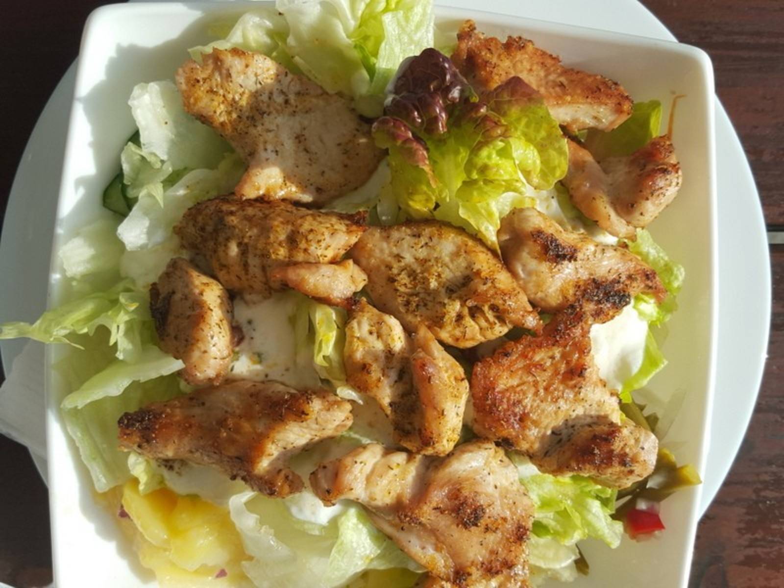 Gemischter Salat mit Hühnerstreifen