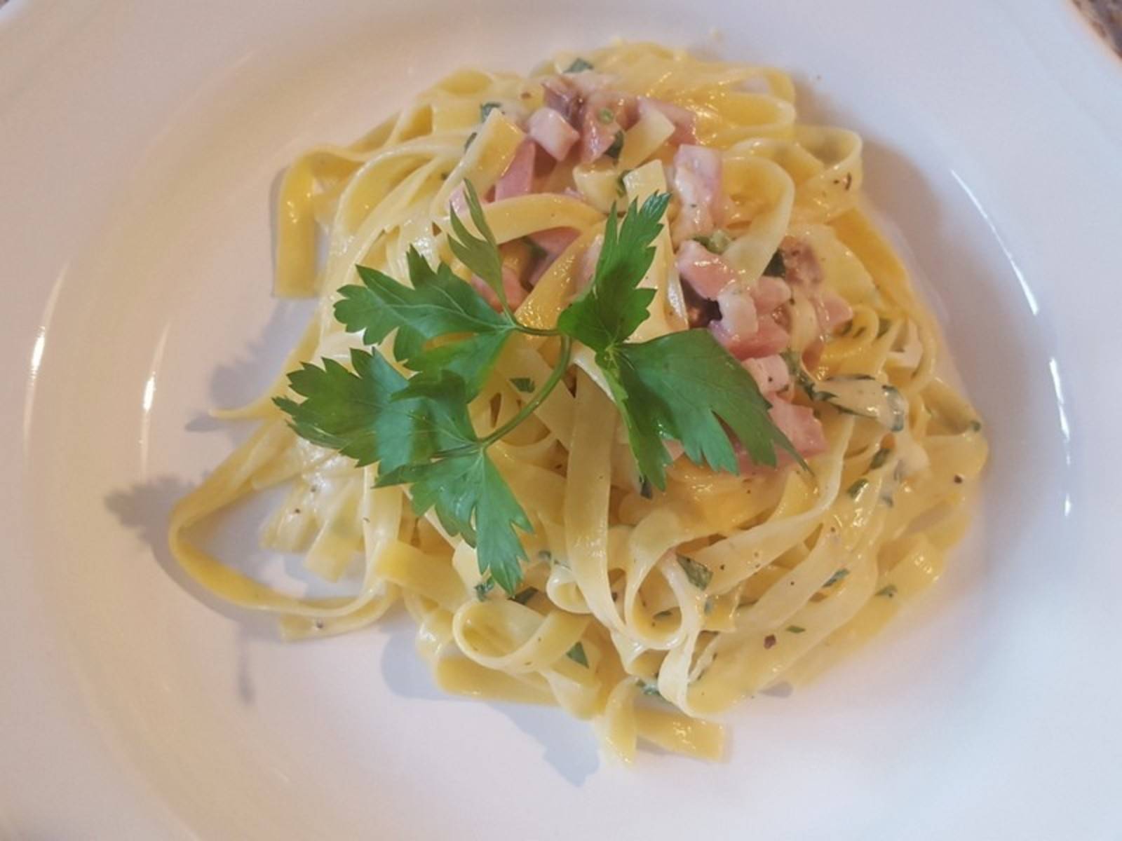 Bandnudeln mit Speck in Petersiliensauce Rezept - ichkoche.de Bandnudeln mit Speck in Petersiliensauce Rezept - ichkoche.de