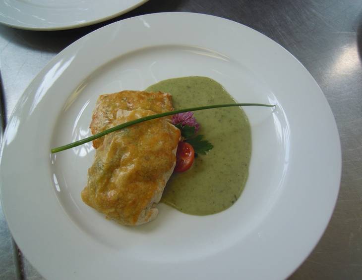 Gemüsestrudel mit Kräutersauce Gemüsestrudel mit Kräutersauce