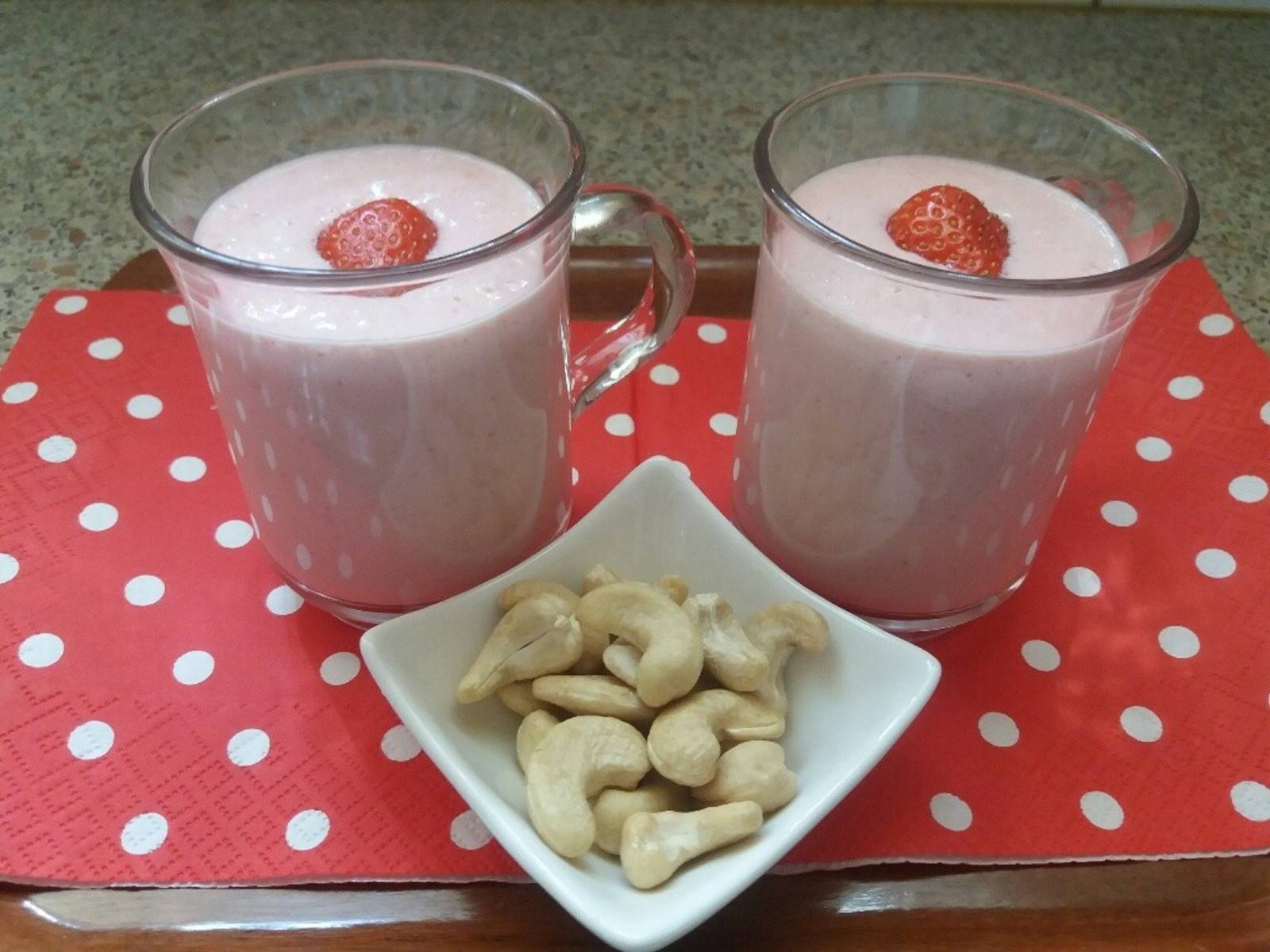 Erdbeer-Cashew-Shake Rezept - ichkoche.de