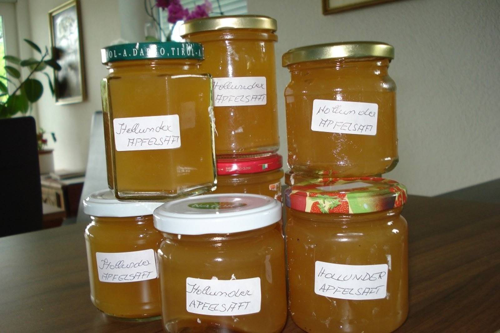 Holunder-Apfelsaft-Gelee Rezept - ichkoche.at Holunder-Apfelsaft-Gelee Rezept - ichkoche.at