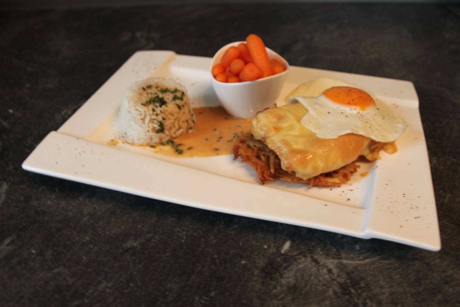 Überbackene Schnitzel auf Erdäpfelrösti