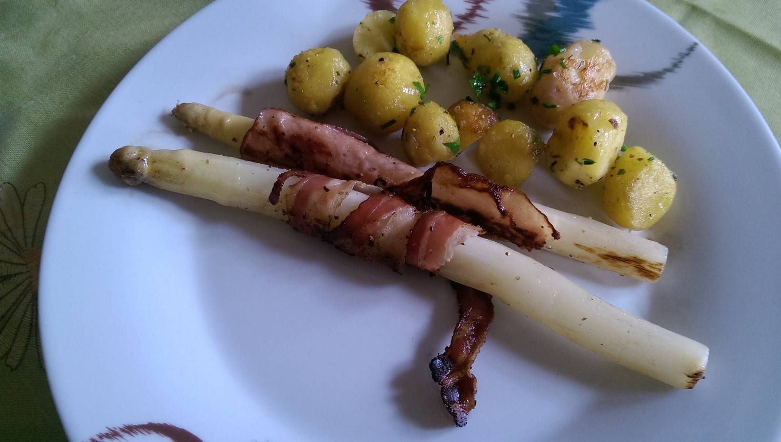 Putengeschnetzeltes mit Spargel und Erbsen Rezept - ichkoche.at