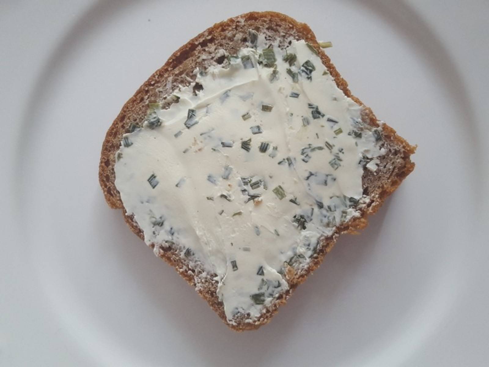 Frischkäseaufstrich mit Kräutern Rezept - ichkoche.ch Frischkäseaufstrich mit Kräutern Rezept - ichkoche.ch