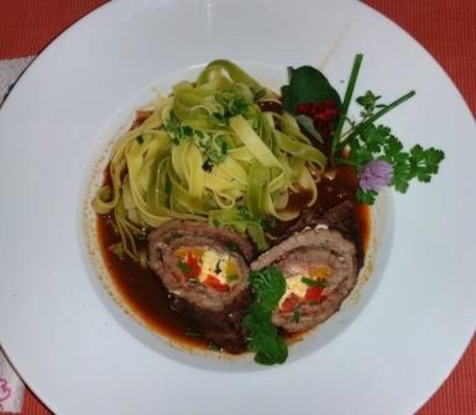 Rindsrouladen auf mediterrane Art Rezept - ichkoche.de Rindsrouladen auf mediterrane Art Rezept - ichkoche.de