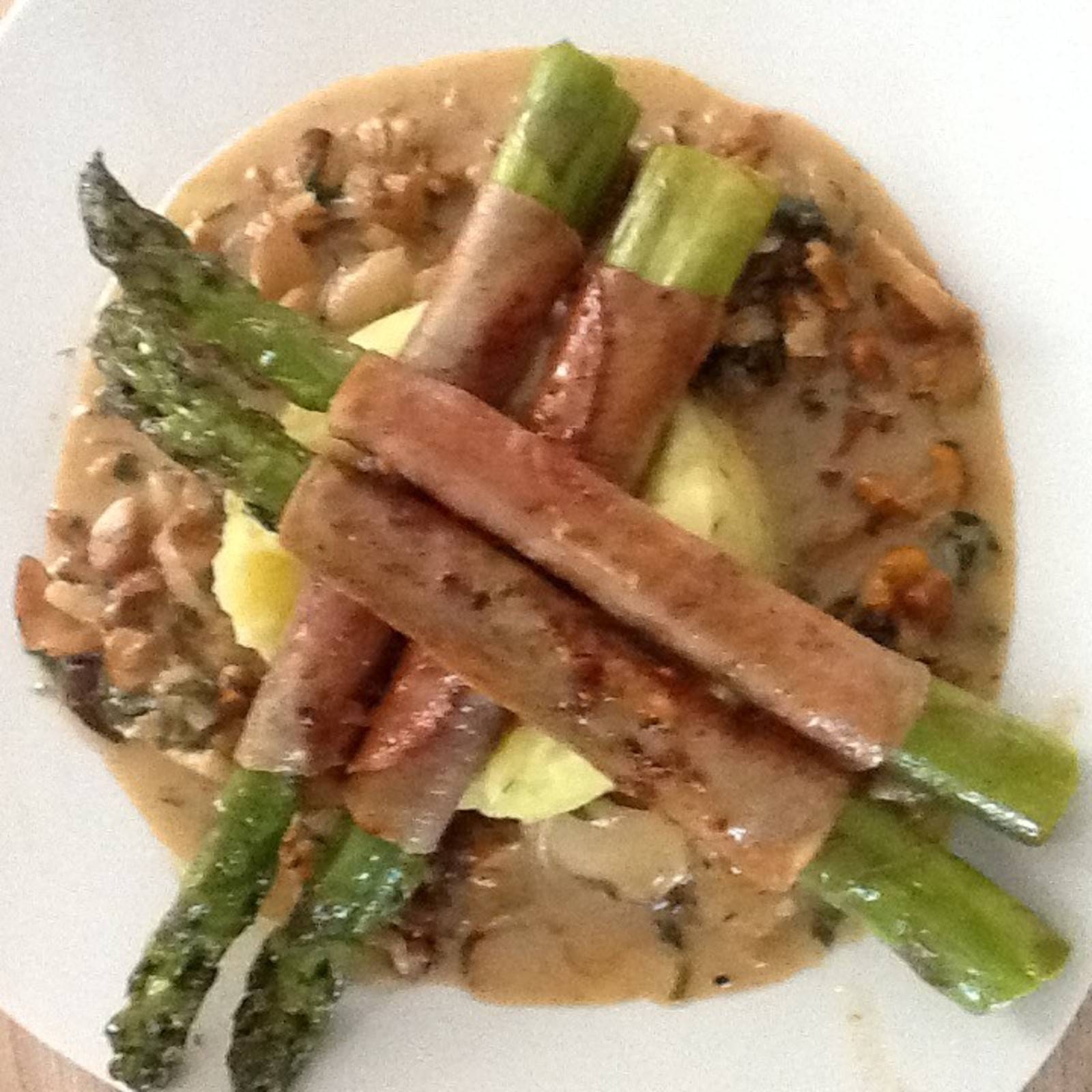 Schwammerlsauce mit Thymianpüree und Spargel Rezept - ichkoche.de Schwammerlsauce mit Thymianpüree und Spargel Rezept - ichkoche.de