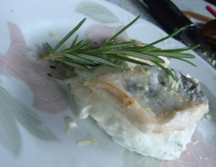 Gebratenes Saiblingsfilet auf Gurken-Topfengremolata Gebratenes Saiblingsfilet auf Gurken-Topfengremolata