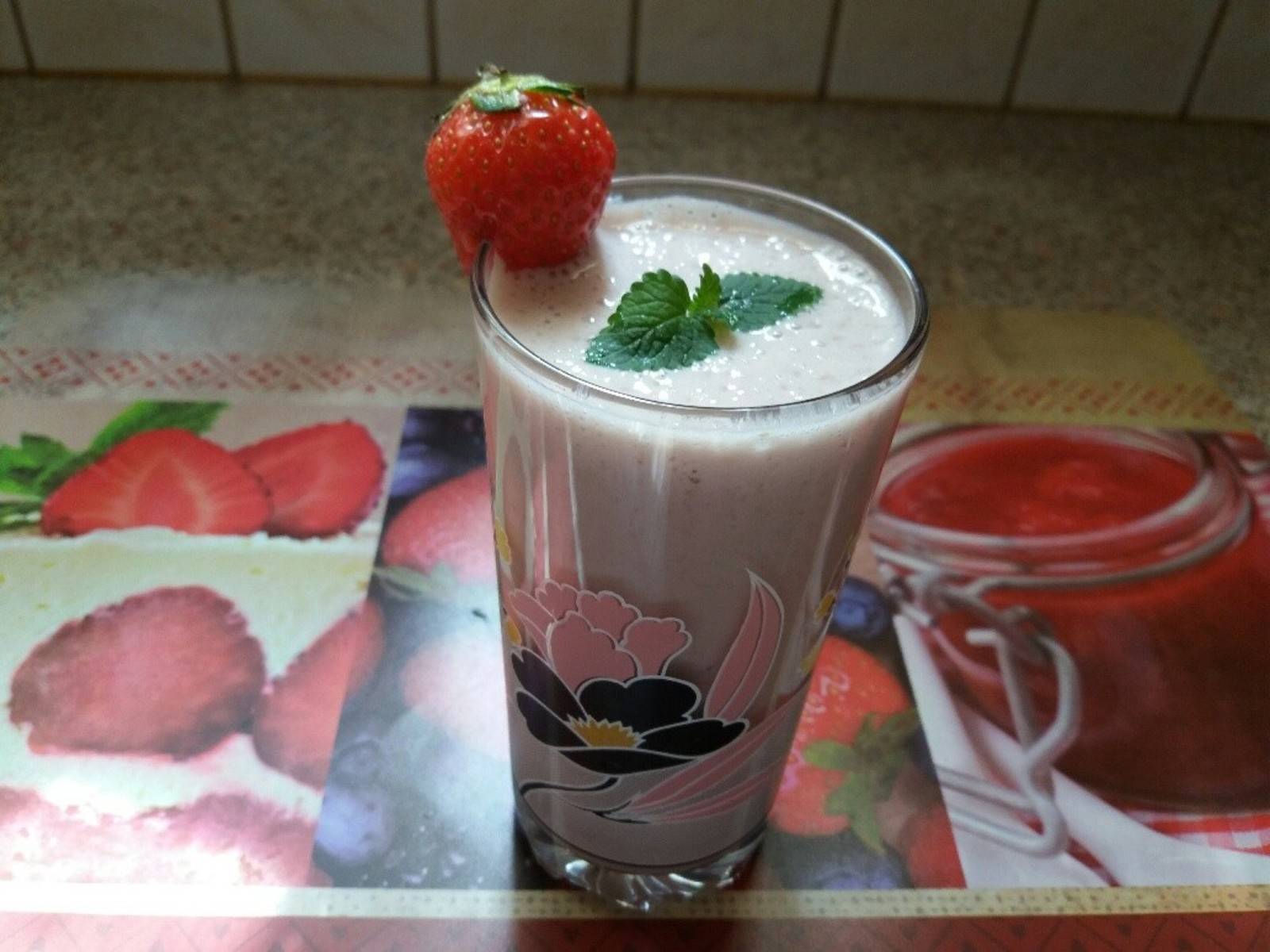 Erdbeer-Holunder-Shake