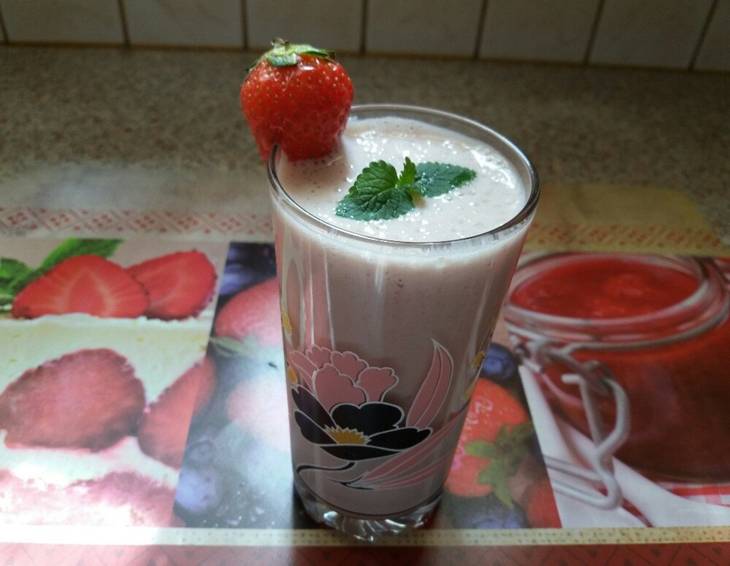 Erdbeer-Holunder-Shake Erdbeer-Holunder-Shake