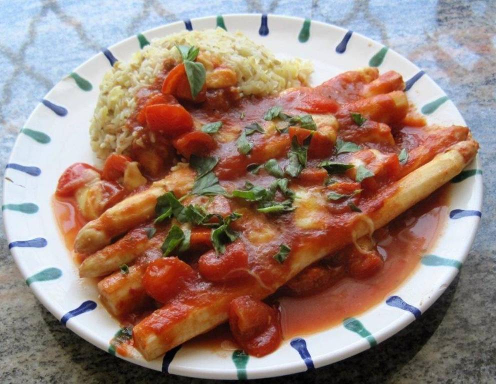 Spargel mit Tomaten und Mozzarella überbacken Spargel mit Tomaten und Mozzarella überbacken